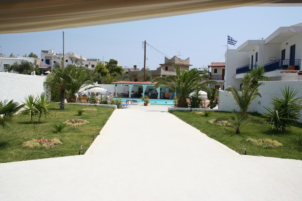 Helios Hotel Agia Marina  ภายนอก รูปภาพ