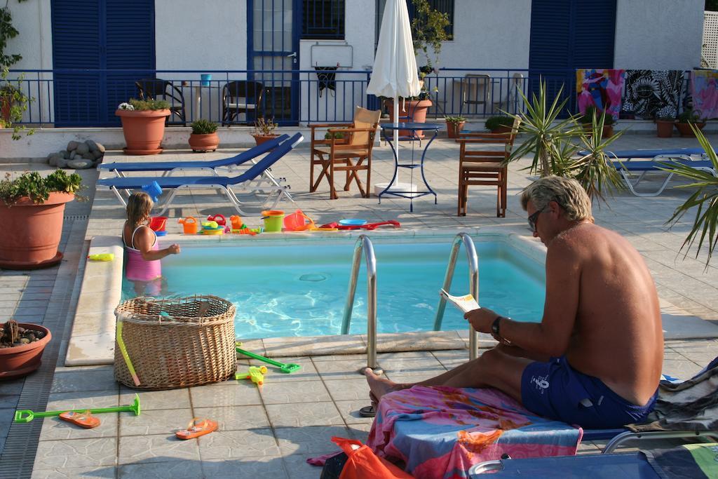 Helios Hotel Agia Marina  ภายนอก รูปภาพ