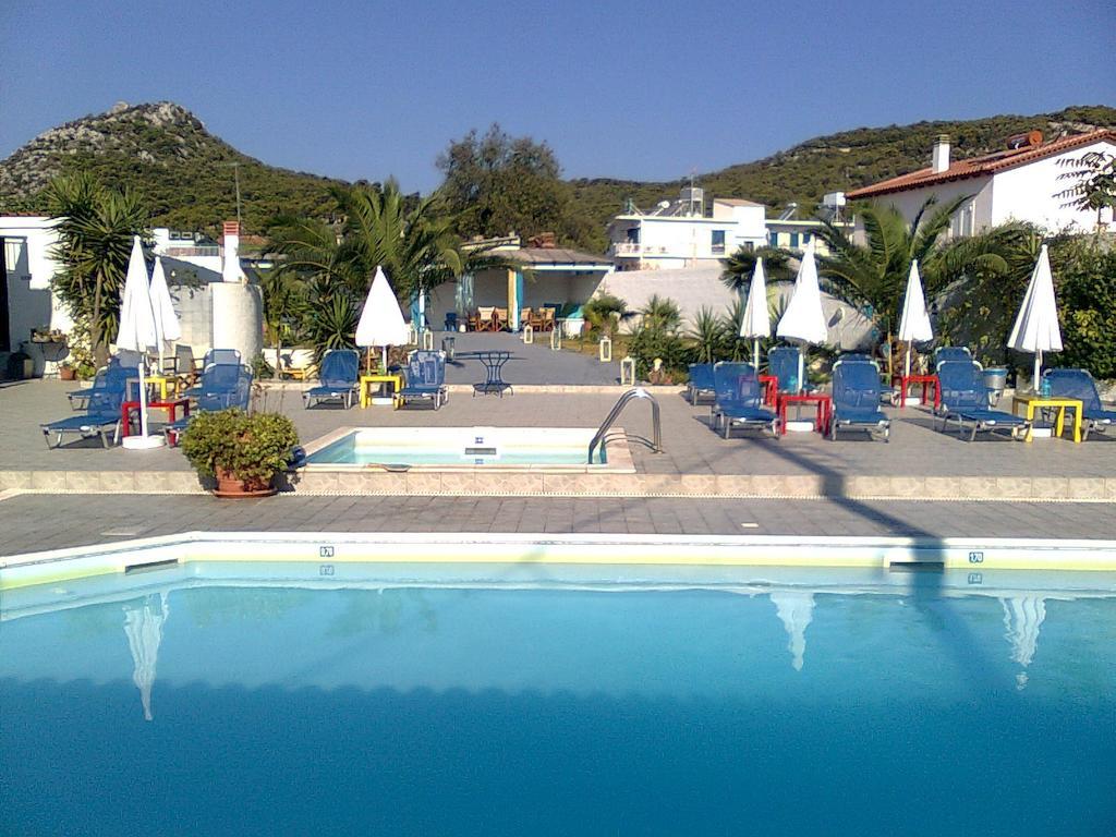 Helios Hotel Agia Marina  ภายนอก รูปภาพ